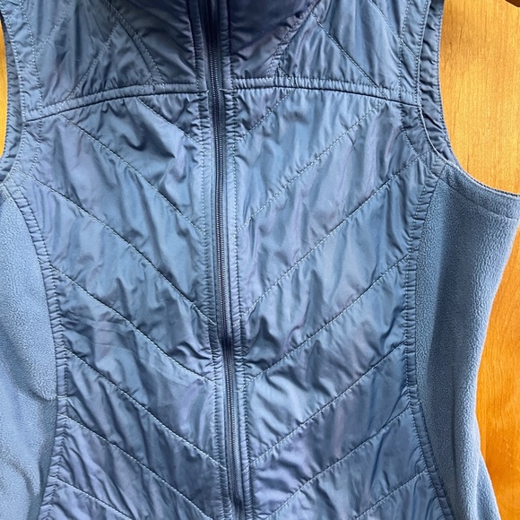 Columbia Women's Blue Layering Vest Lightweight Warm Size Small - Picture 4 of 8